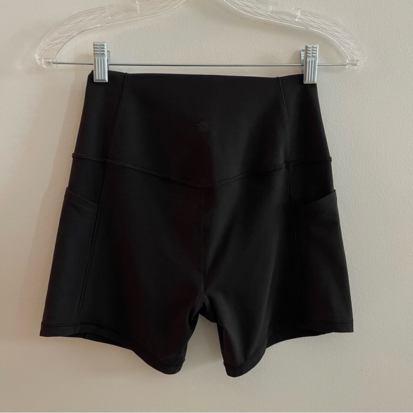 SOLD Athleta Salutation Stash Pocket II 5" Short - Picture 2 of 3